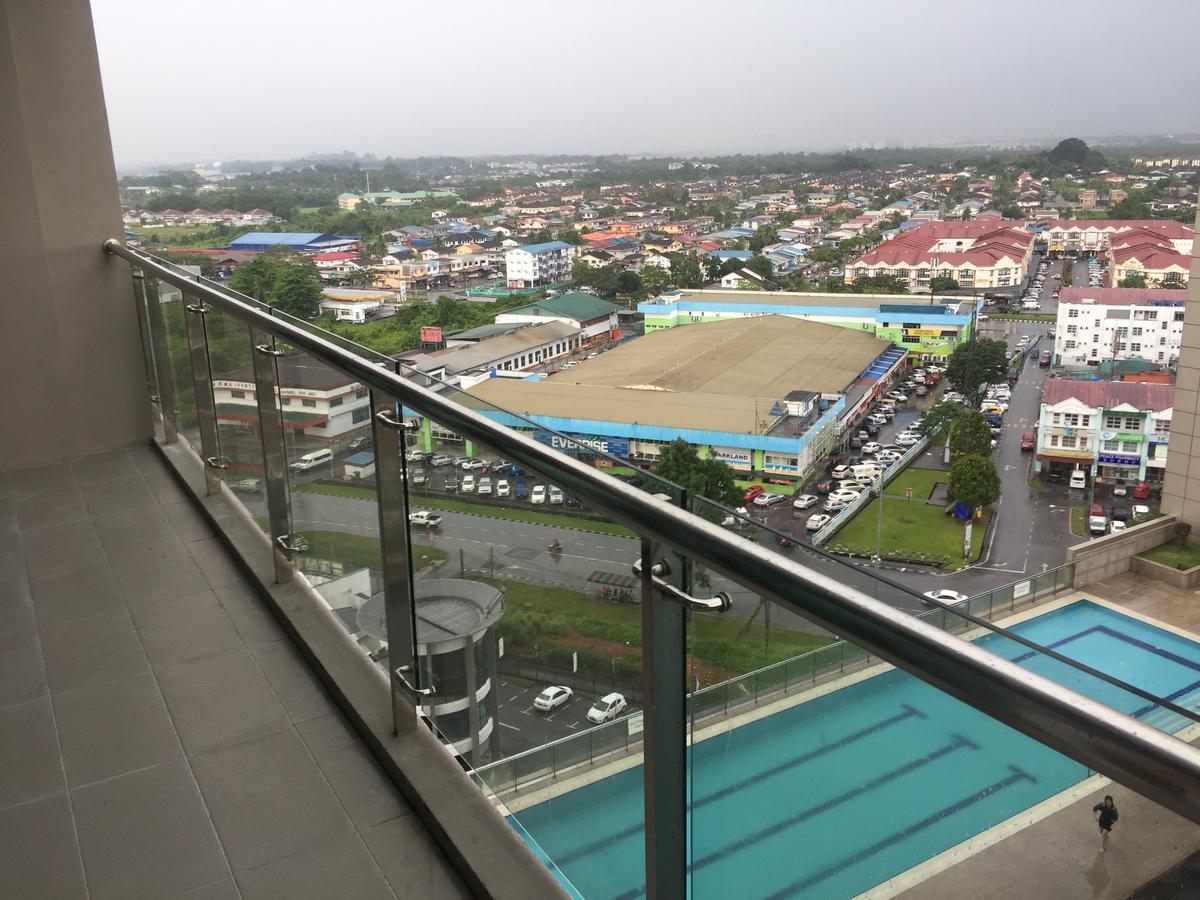 Bernard Holiday Home @ Imperial Suites Kuching Zewnętrze zdjęcie